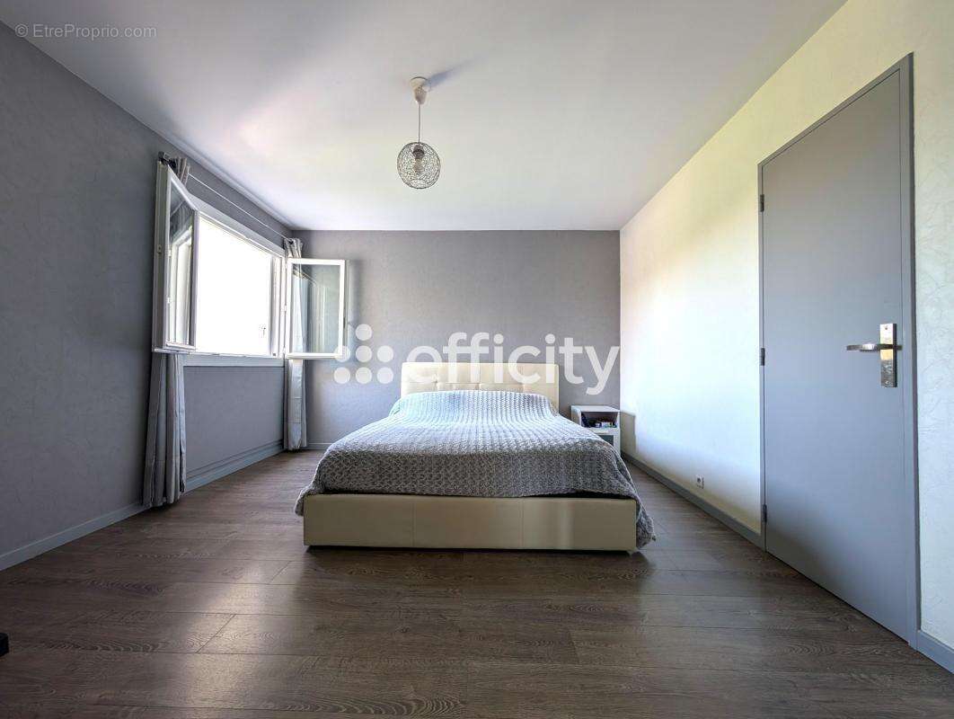 Appartement à ENGHIEN-LES-BAINS