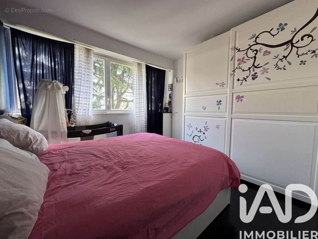 Photo 8 - Appartement à LA CELLE-SAINT-CLOUD