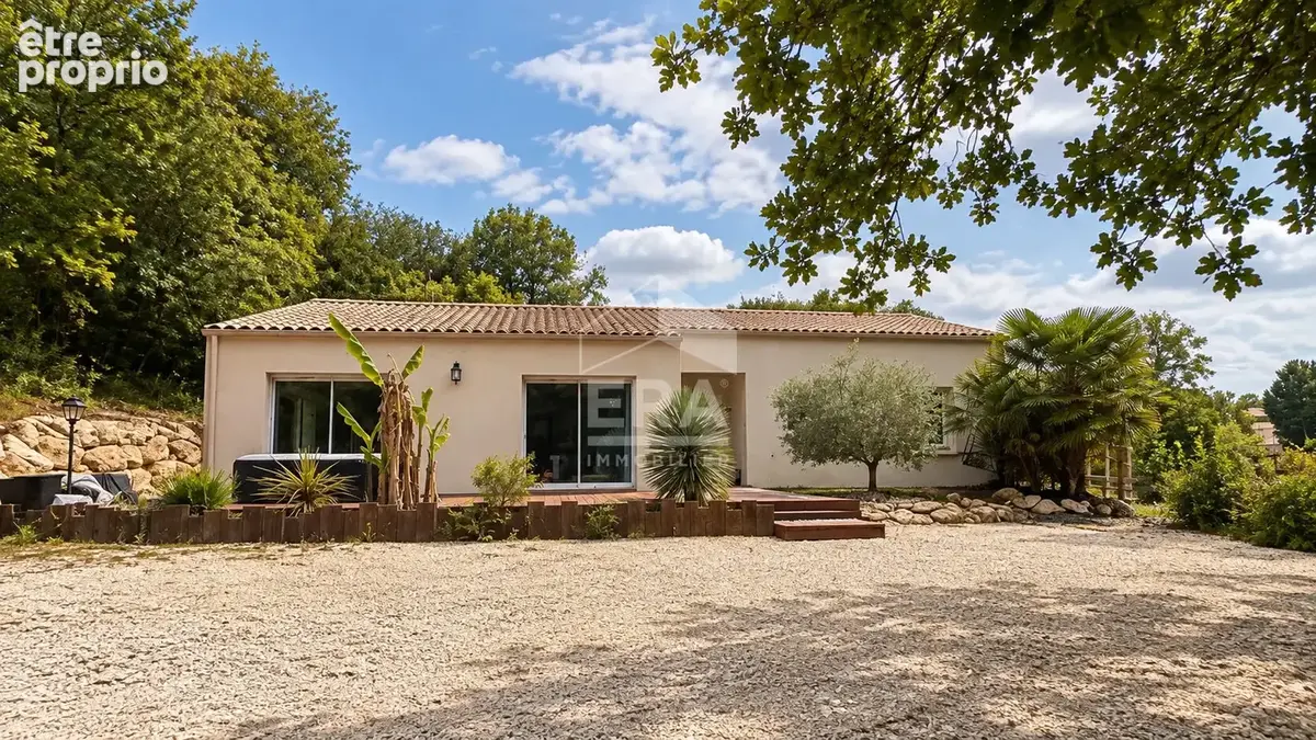 Photo Maison à Bussac-Sur-Charente au prix de 270 000€