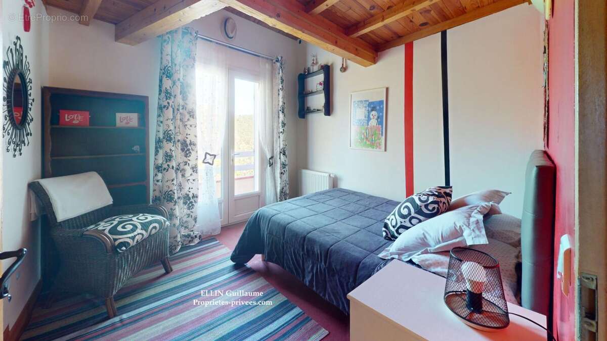 Maison à REYNES