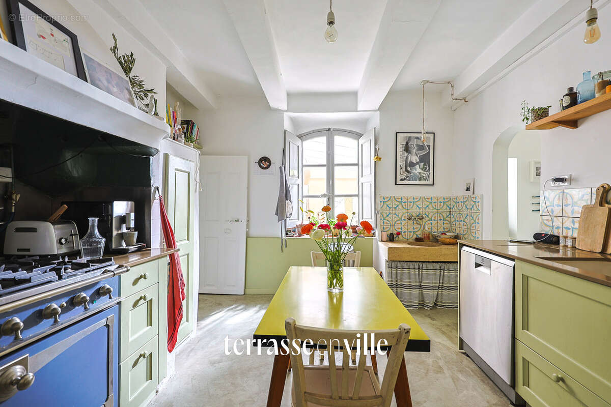 La ciotat   centre historique - grand duplex - t9 - 192 m2   5 ch - parcelle 350m2 - parking - 1 250 000€ - photo 6