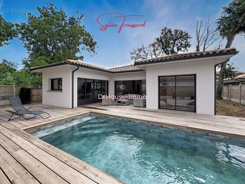 Maison 154 m² à Gujan-Mestras  - photo 2