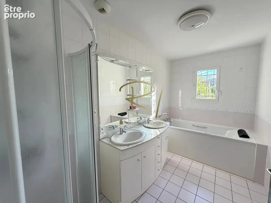 Villa avec piscine chauffée et 4 chambres - LES VANS - photo 11