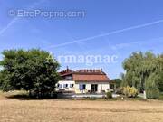 Maison à VIC-FEZENSAC