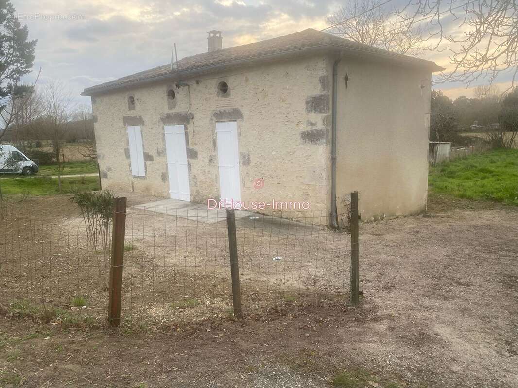 Maison à FEUGAROLLES