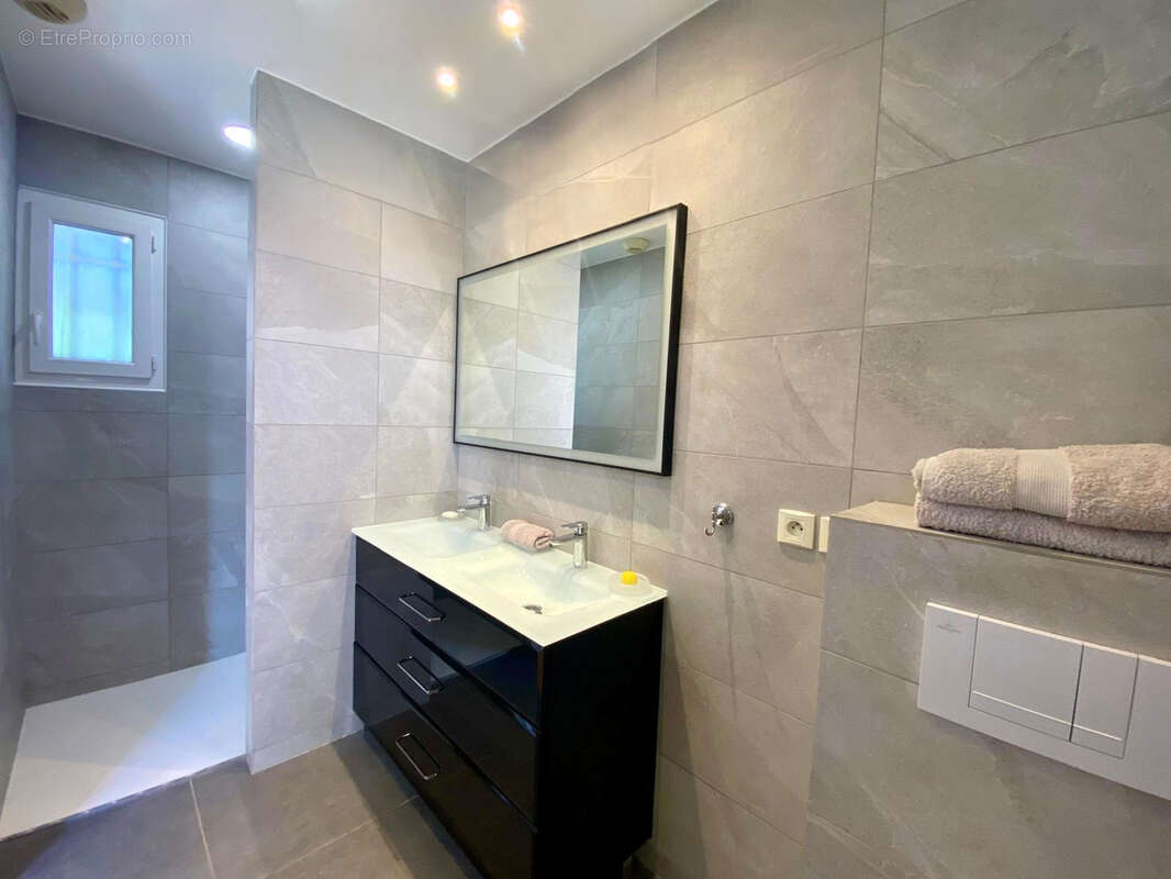 Maison à BAGNOLS-EN-FORET