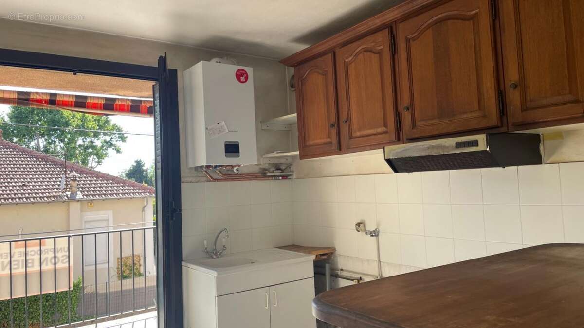 Appartement à vendre aux Milles (Aix-en-Provence) - T3/T4 traversant avec terrasse et fort potentiel - photo 6