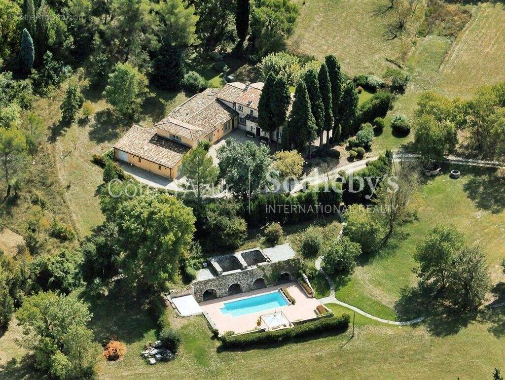 Maison à CHATEAUNEUF-GRASSE