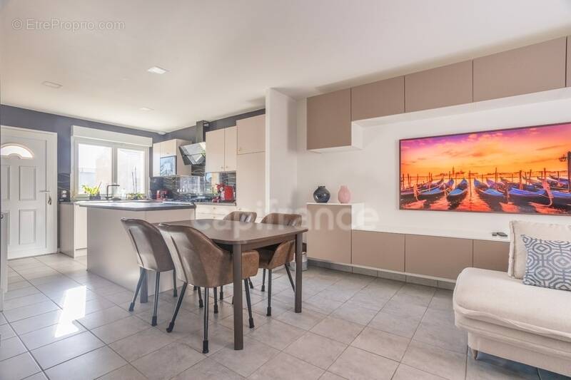 Maison à VILLENAVE-D'ORNON