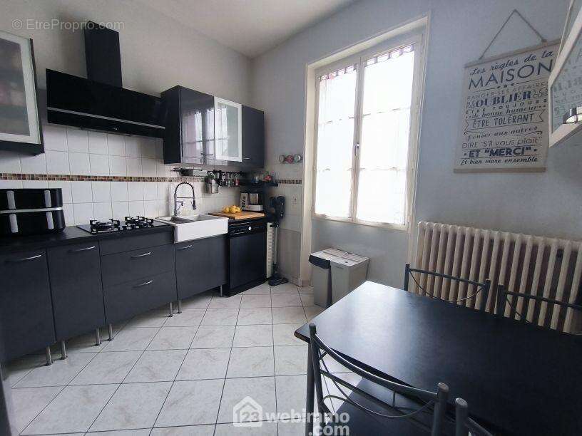 La cuisine équipée de 11 m² - Maison à VAILLY-SUR-AISNE