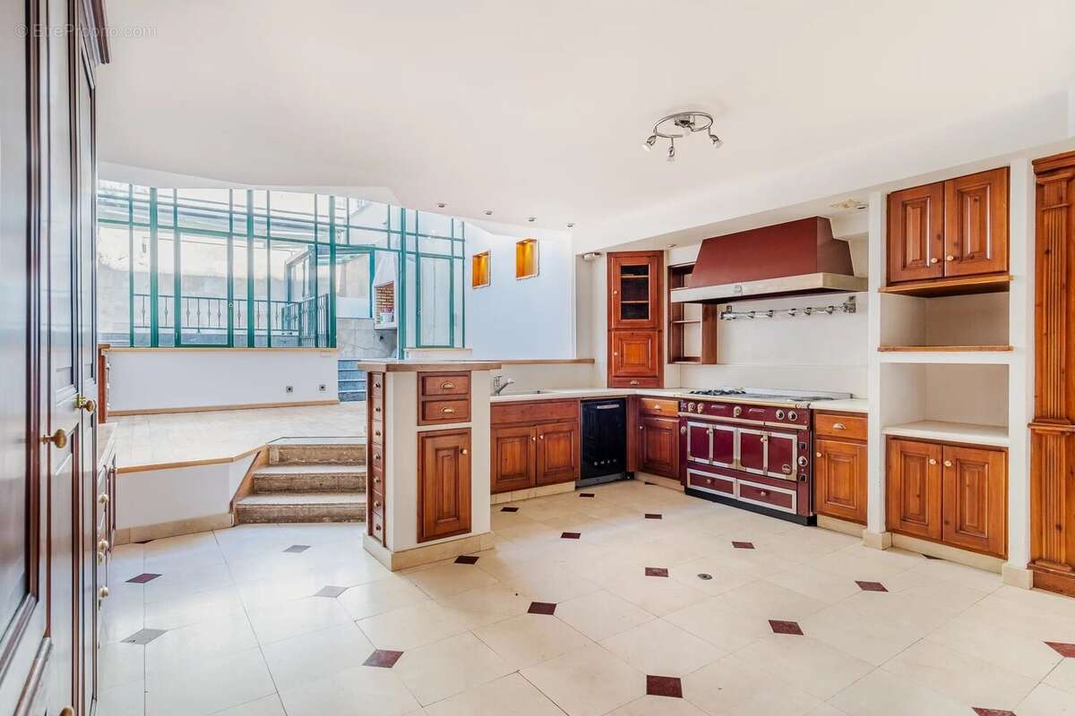 Appartement à PARIS-8E