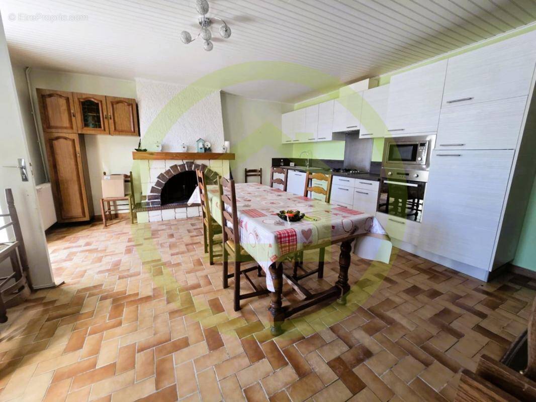 Maison à SAINT-THOMAS-DE-CONAC