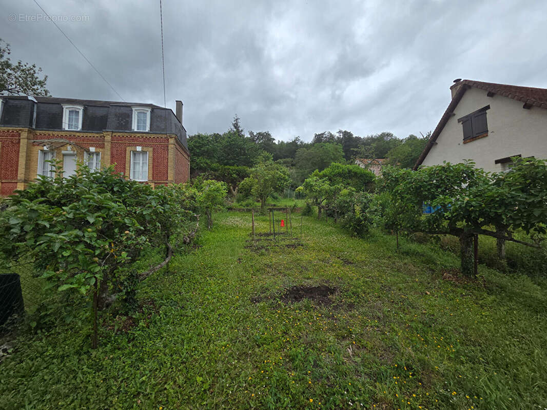 Terrain à CAUDEBEC-LES-ELBEUF