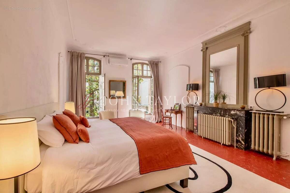 Maison à L'ISLE-SUR-LA-SORGUE