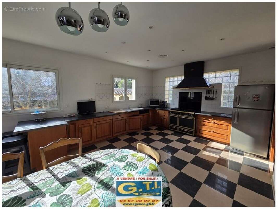 Maison 213 m² à Creissan  - photo 6