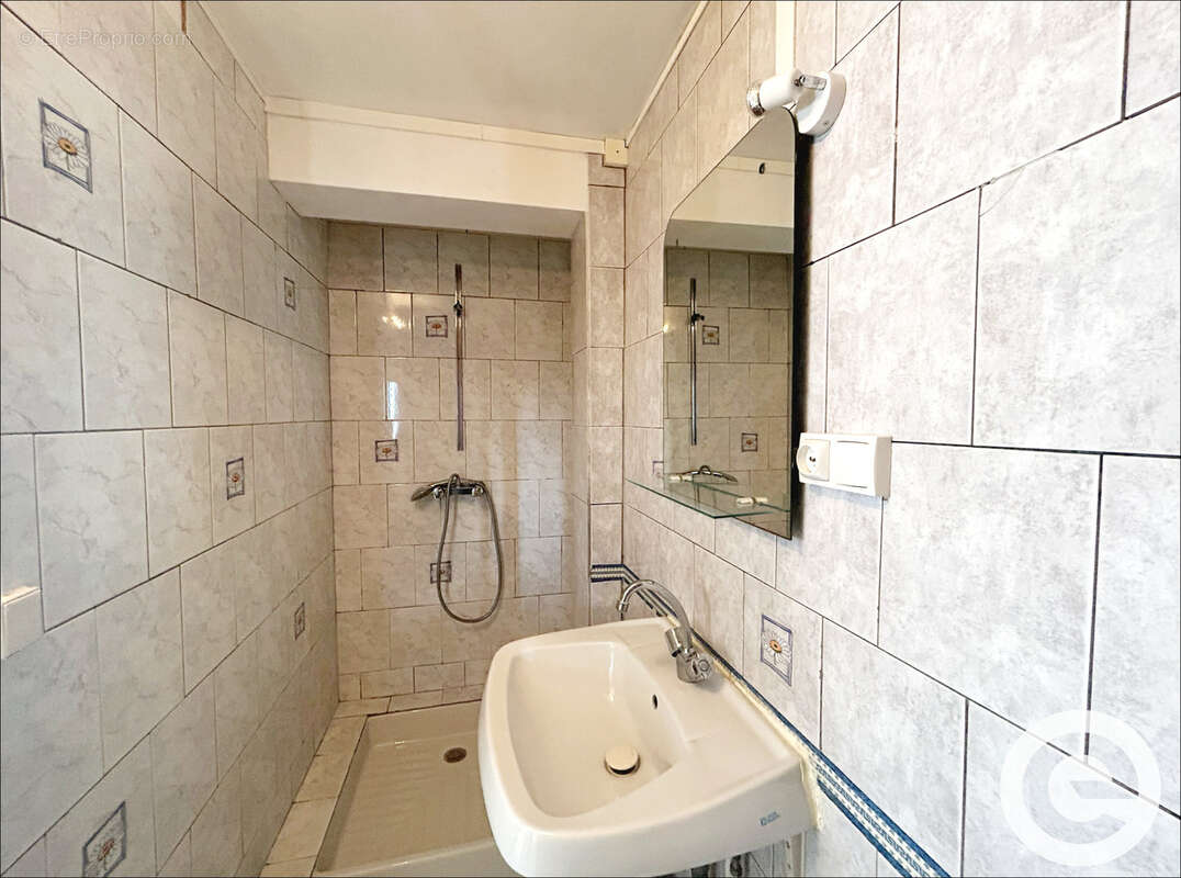 Maison divisée en 2 appartements T3   156m2 -  Saint-Clément - photo 7