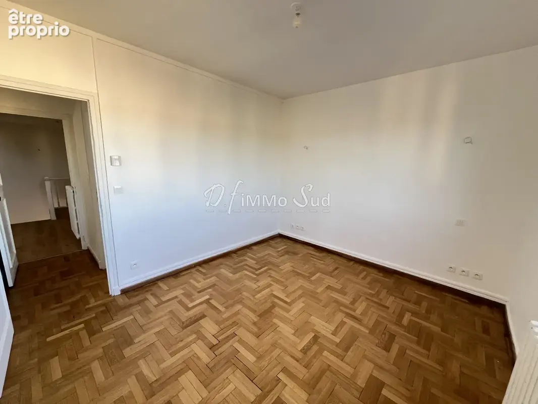 Appartement t4 de 110 m2 - ascenseur - terrasses - cellier - garage - photo 16