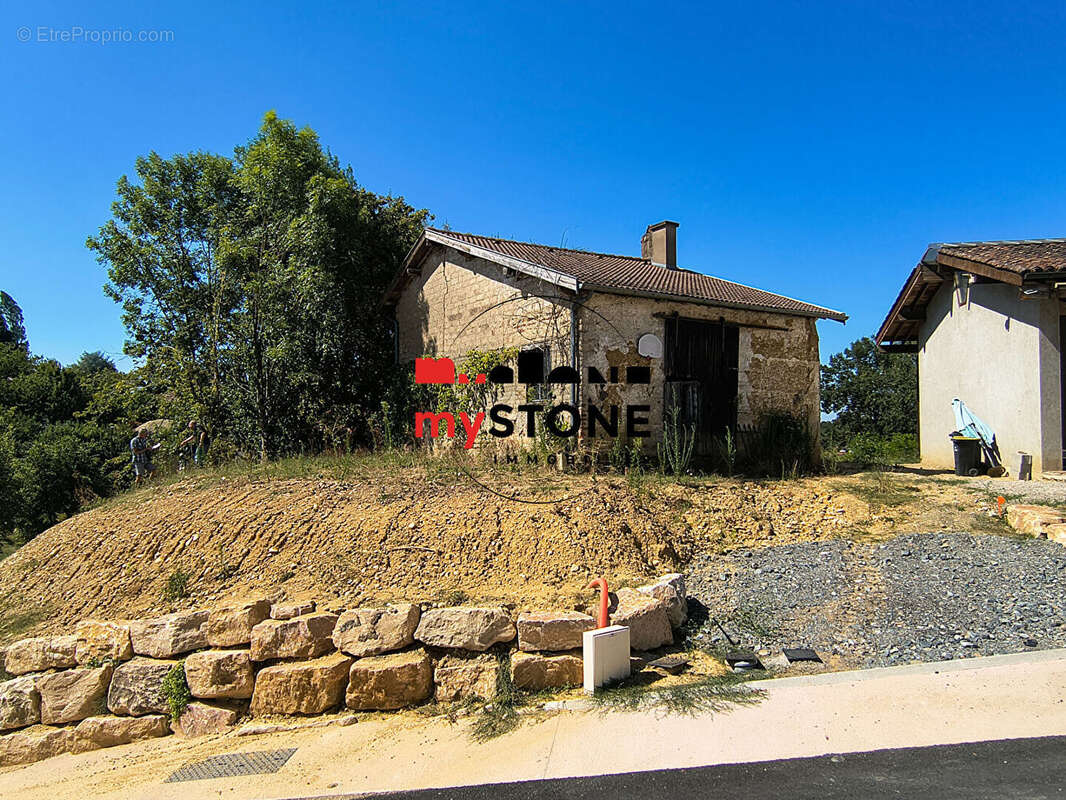 CHATILLON SUR CHALARONNE - Grange à aménager sur 540 m² de terrain - photo 12
