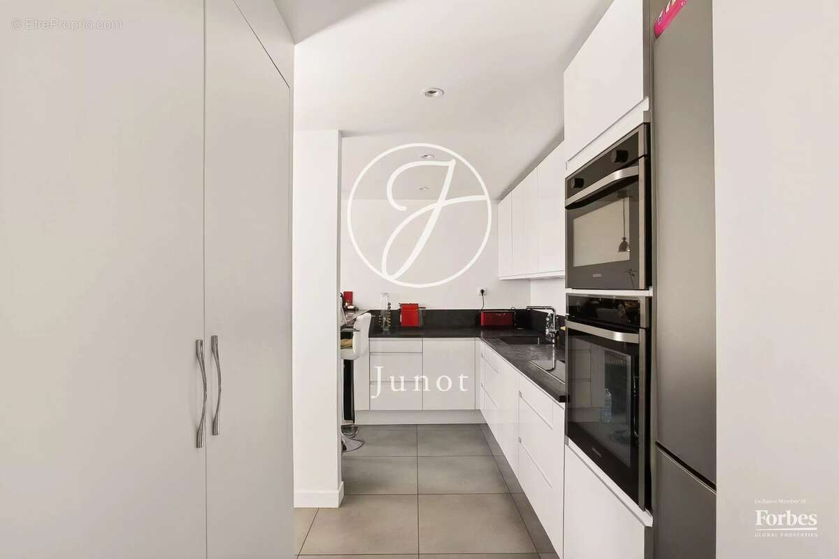 Paris 15e - TOUR DE MARS / QUAI DE GRENELLE - Appartement - 5 pièces - 114,58m² Carrez - 3 chambres - Vue exceptionnelle - Expos - photo 11
