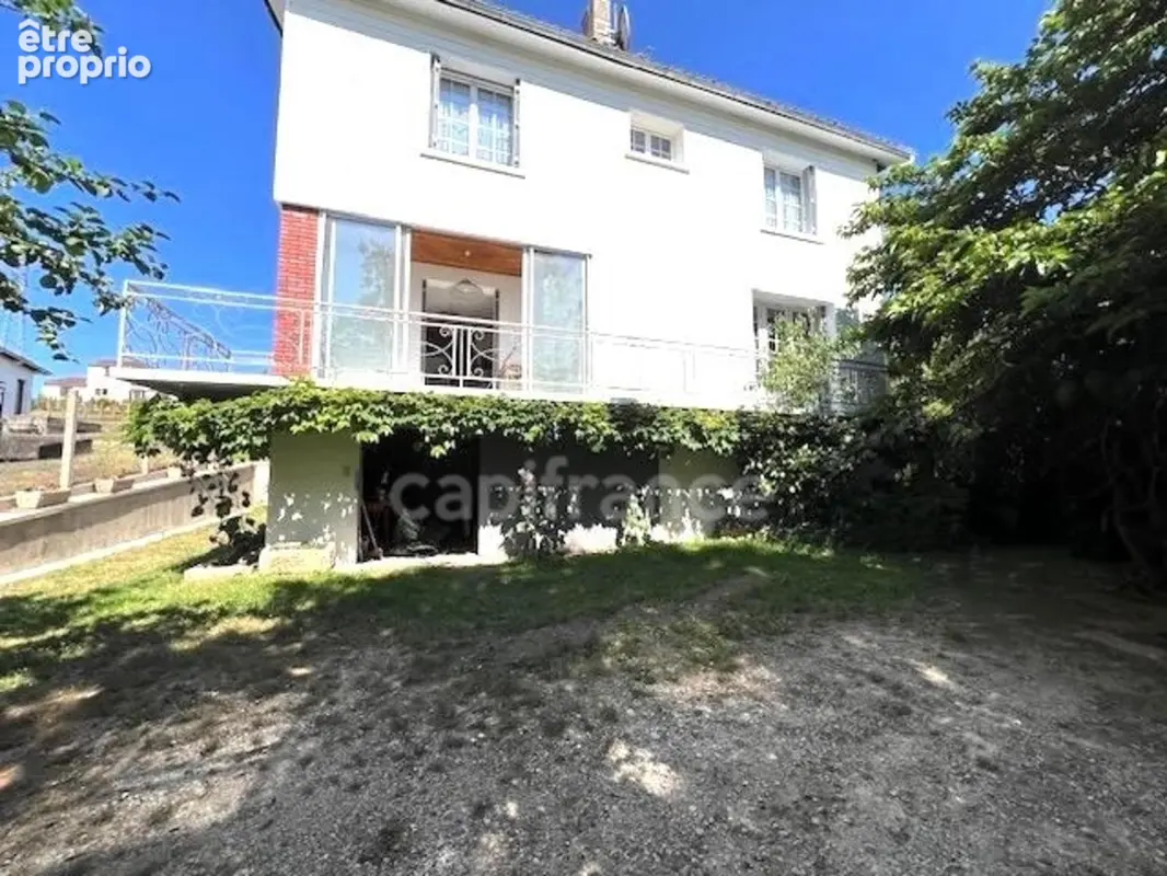 Maison à vendre 8 pièces SAINTES (17) - photo 2