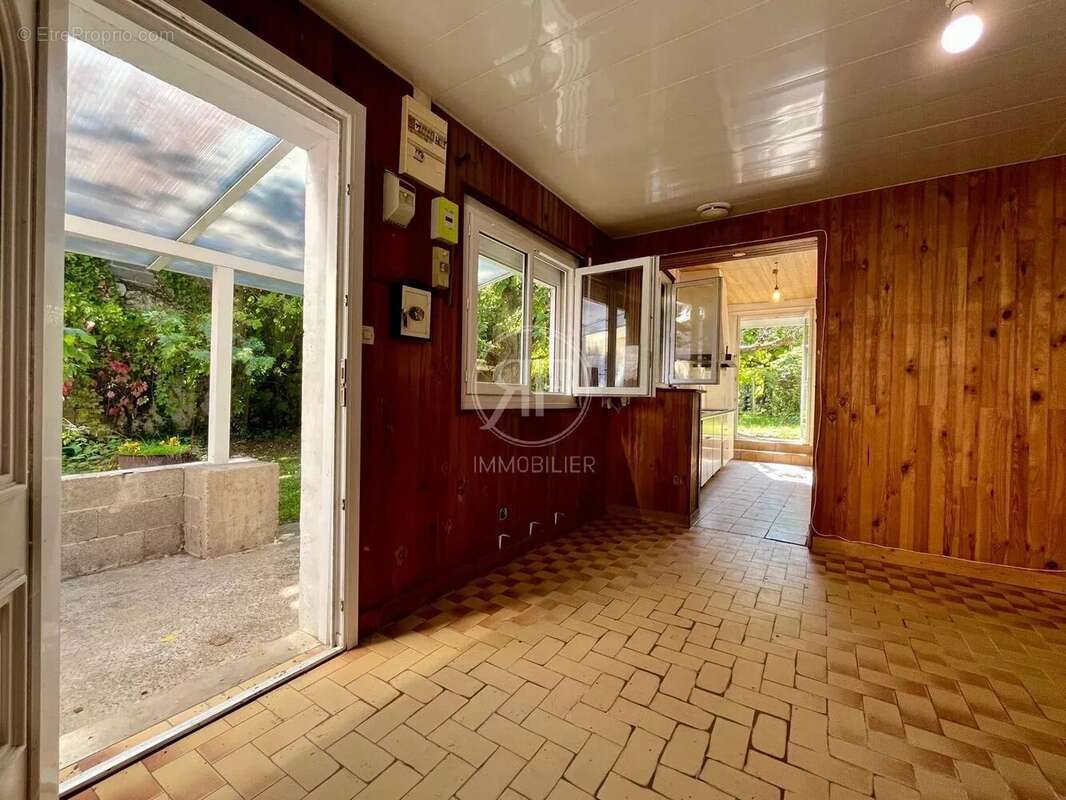 Maison à PETIT-PALAIS-ET-CORNEMPS