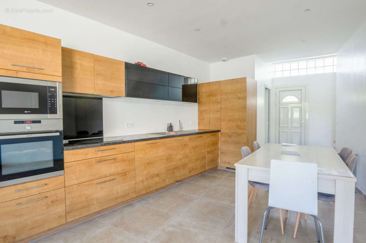 Appartement à FRESNES