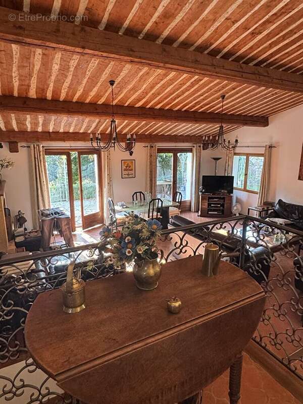 Maison à MEOUNES-LES-MONTRIEUX