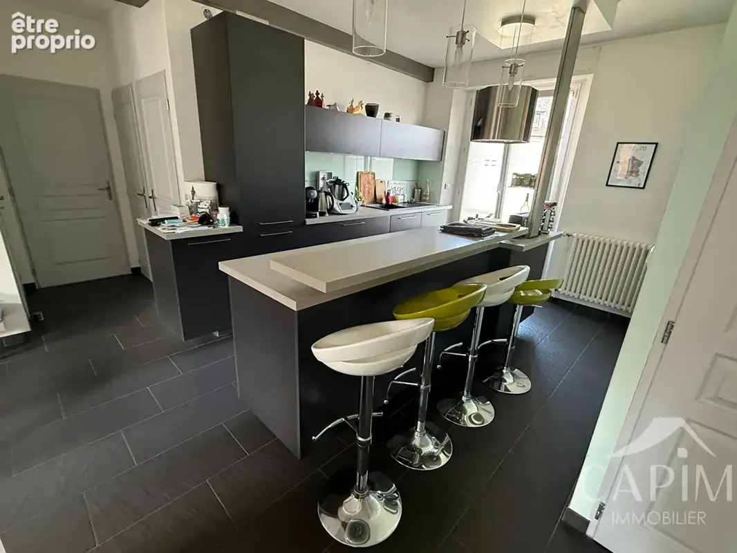 Appartement  HYPER CENTRE Fougeres 3 pièce(s) 82.86 m2- 2 Chambres- Rangements- Balcon-Cave- Grenier- Place de parking possible - photo 4