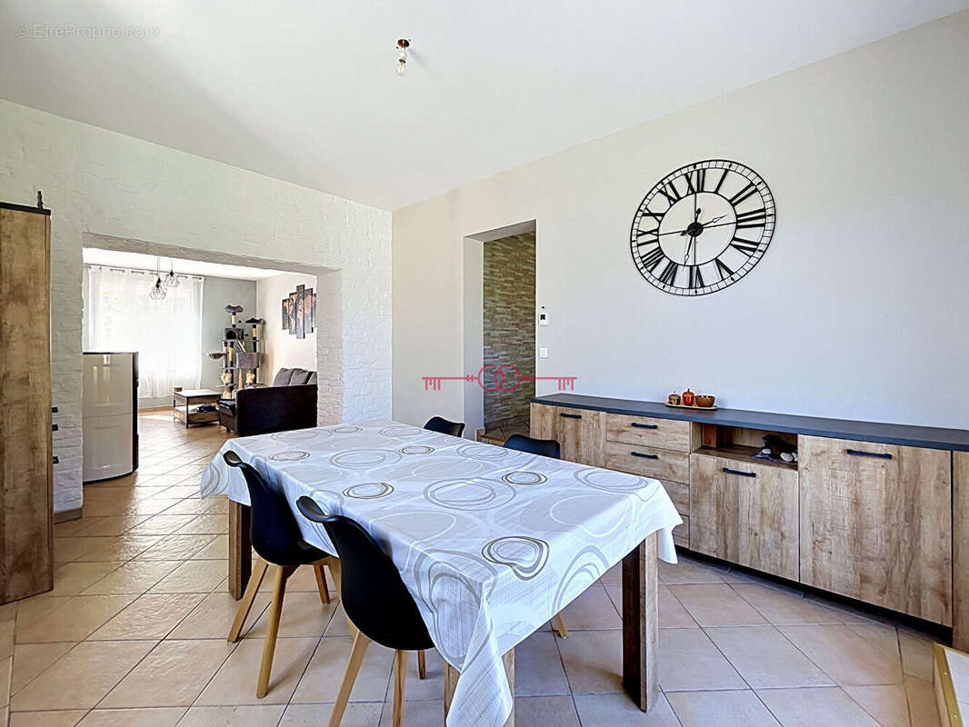 Maison à VIENNE-LE-CHATEAU