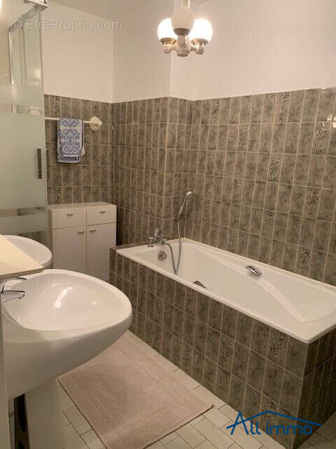 Appartement à CHARENTON-LE-PONT