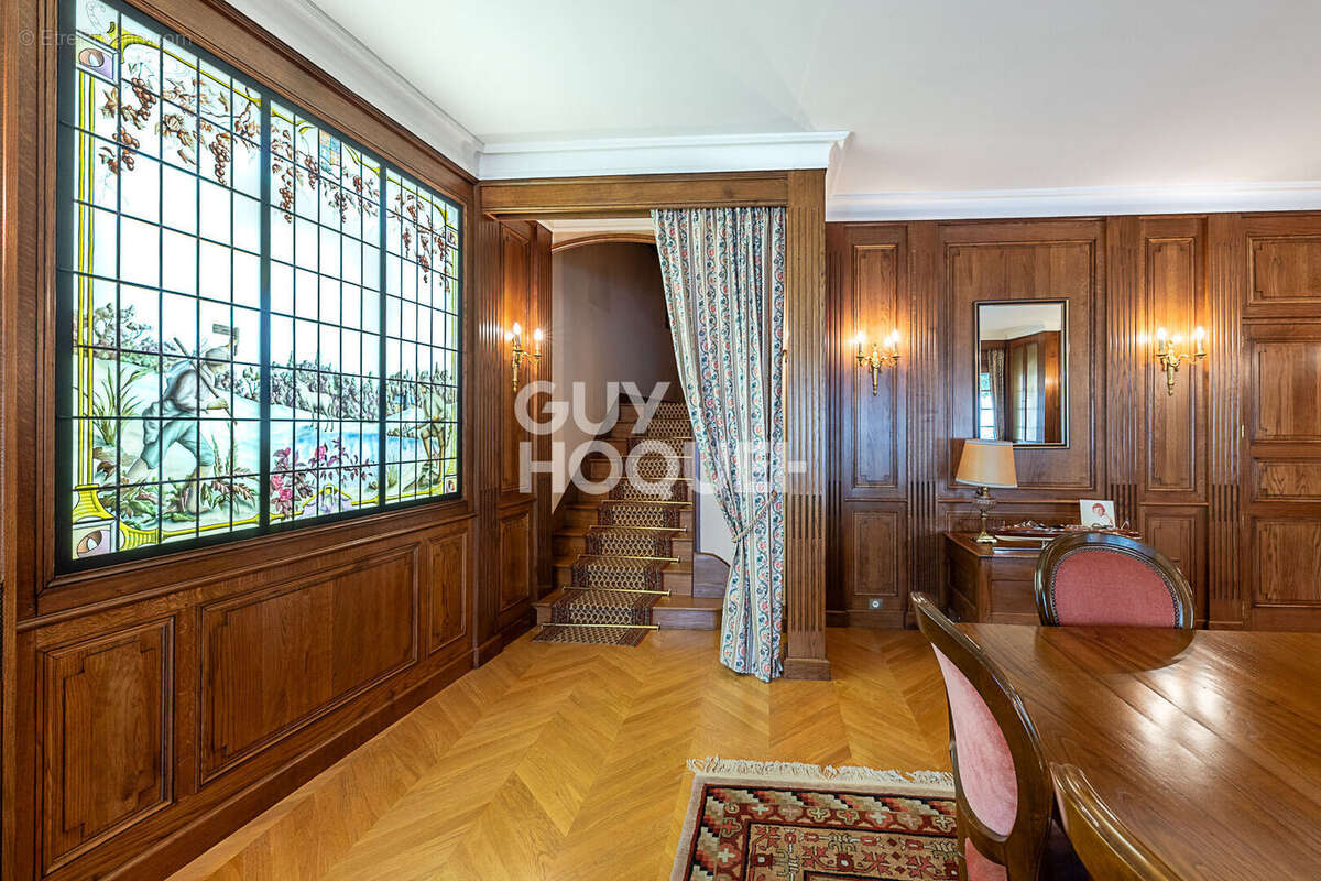 Maison 11 pièces - 380 m² habitable proche commerces et écoles. - photo 6