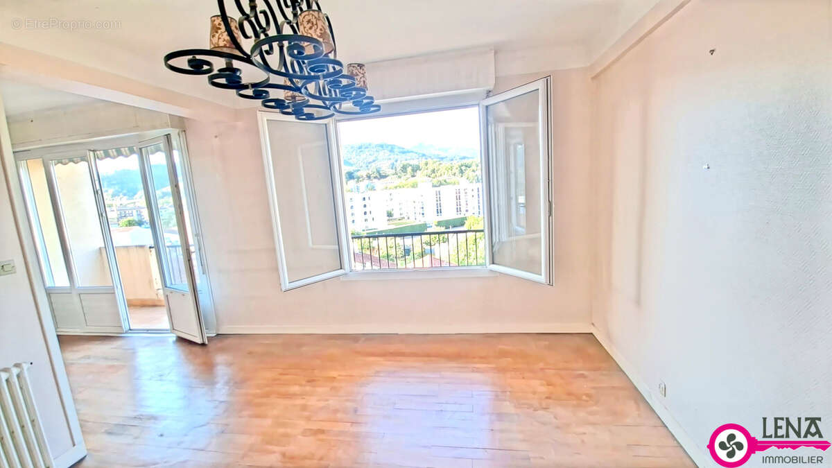 Grand T3 traversant avec balcon filant, garage et vue montagnes - photo 3