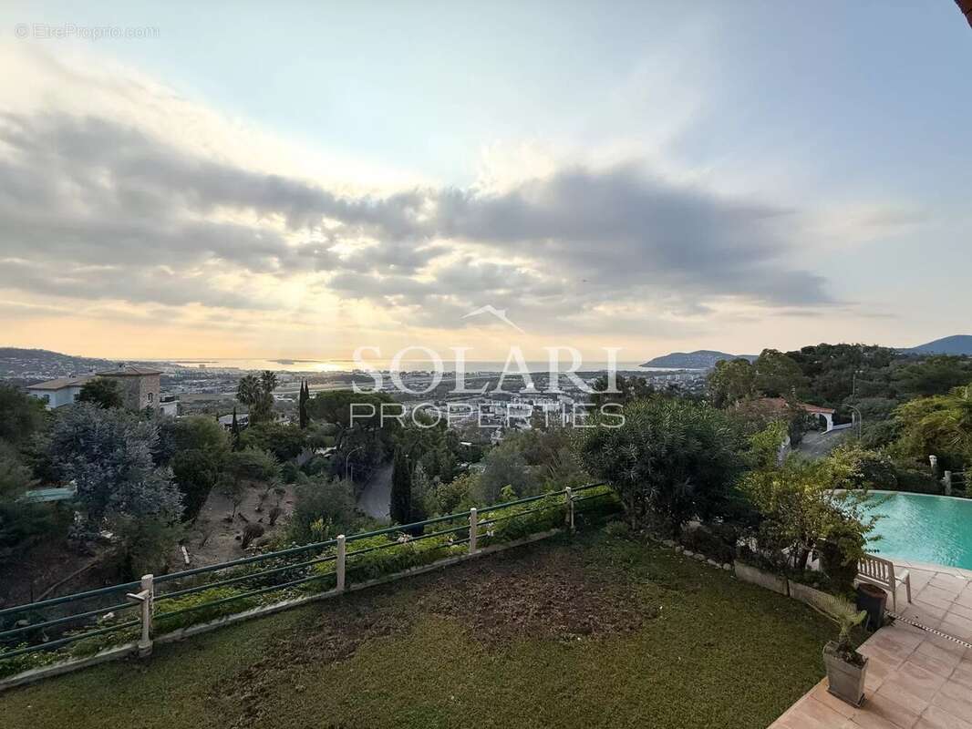 Maison à MANDELIEU-LA-NAPOULE