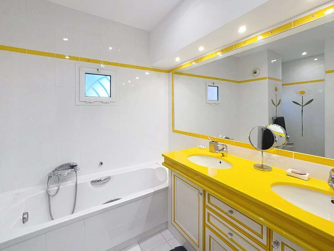 Appartement à MANDELIEU-LA-NAPOULE