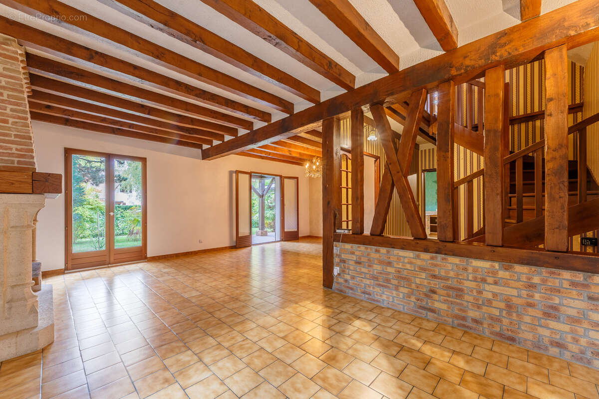 Maison à LE MESNIL-ESNARD