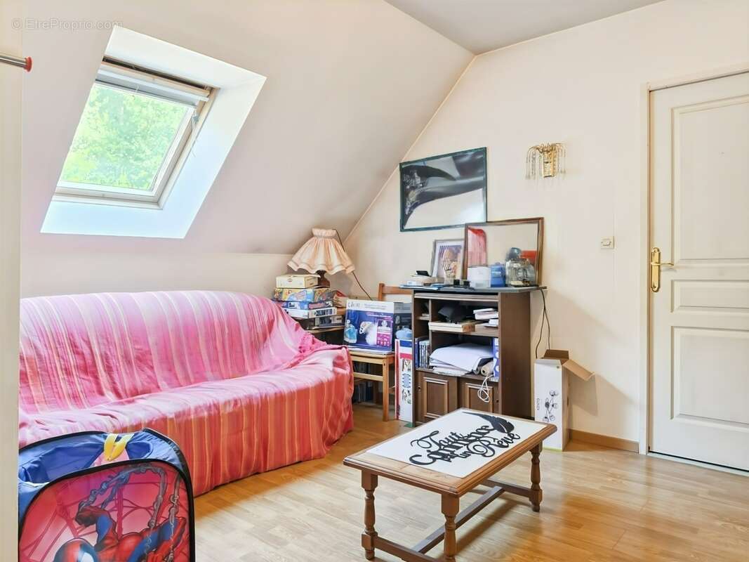 Maison familiale de 4 chambres sur plus de 6 000 m² de terrain à Saint-Maixent - photo 17
