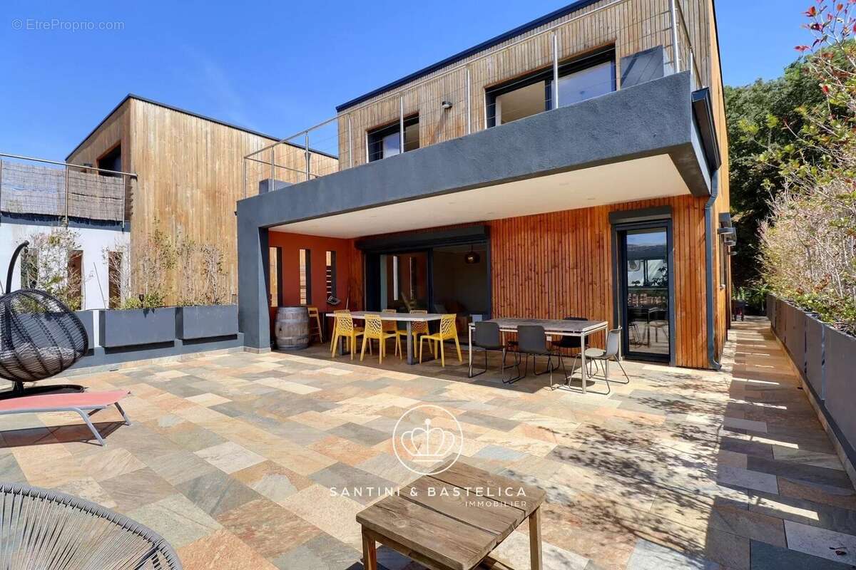 Villa contemporaine avec piscine et dépendance à Pietralba – Ajaccio - photo 2