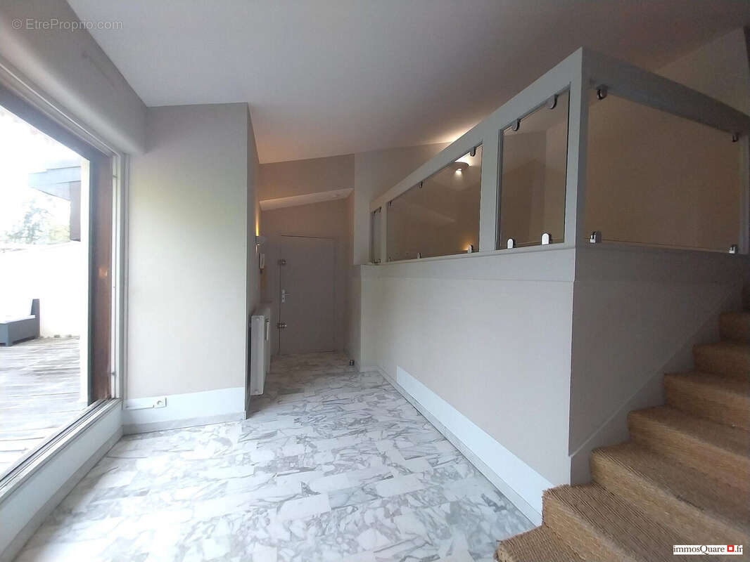 Entrée - Appartement à MEYLAN