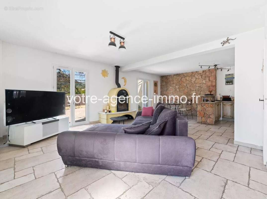 Peille, belle maison 105m² + garage 30m² Piscine + dépendance - photo 5
