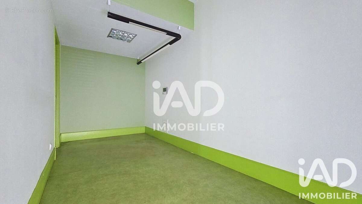 Commerce 44 m² à Fontainebleau  - photo 2
