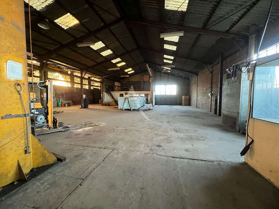 Vouille - entrepôt - local industriel - 810m² - photo 4
