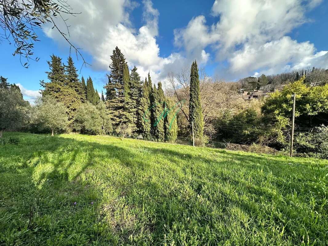 Terrain à VALBONNE