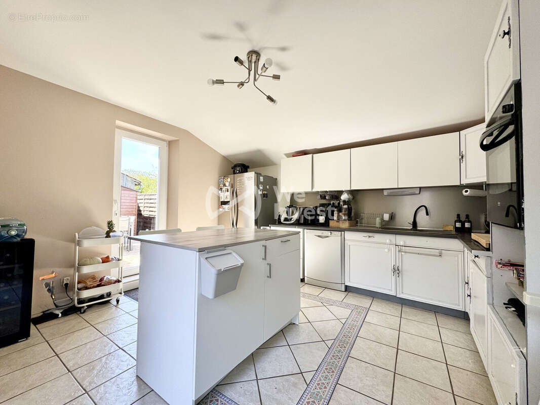 Maison 89 m² à Vensat  - photo 8