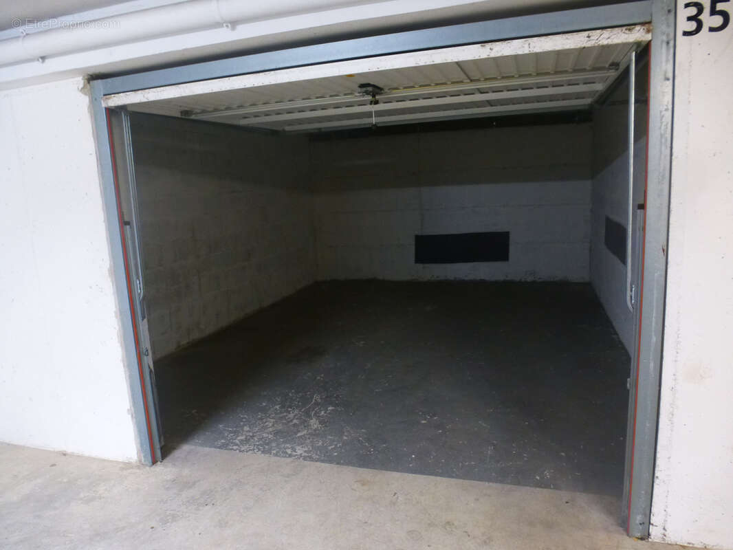 Parking à LE PERREUX-SUR-MARNE