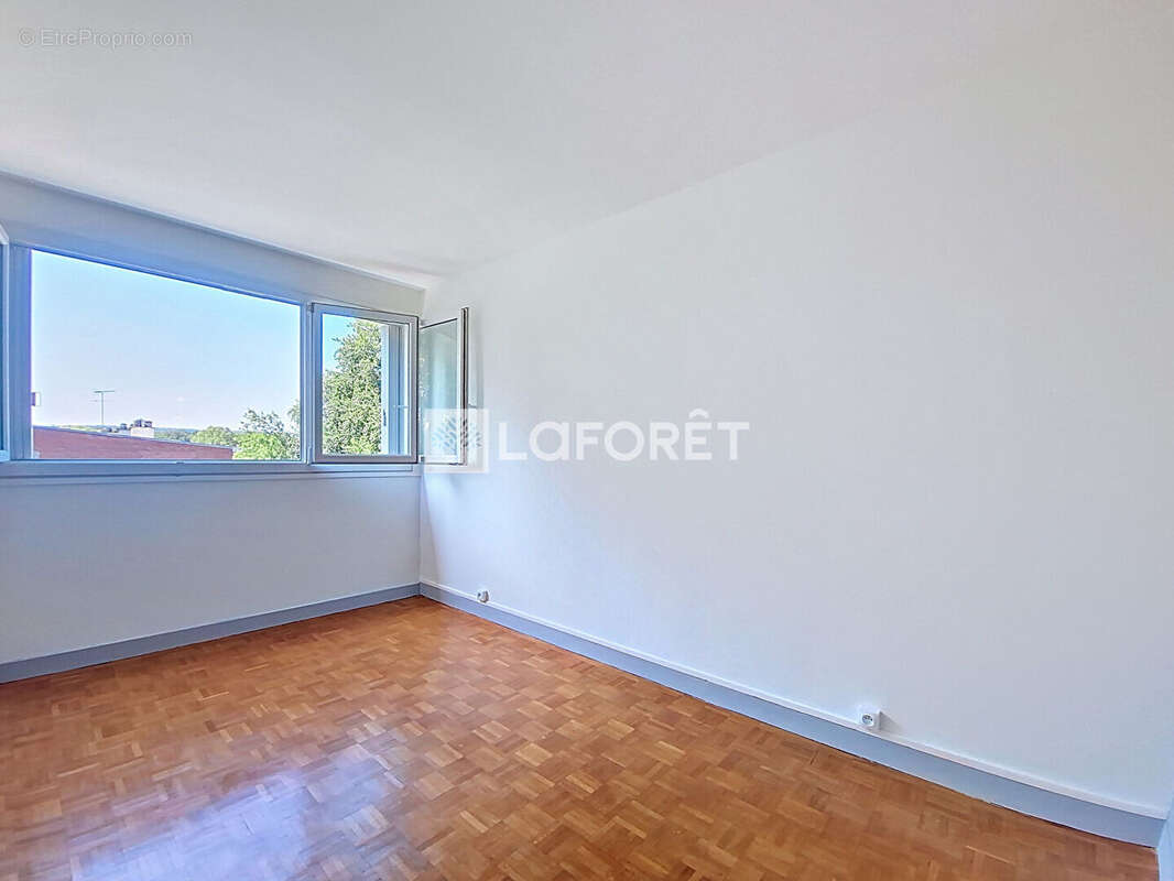 Appartement à VERNEUIL-SUR-SEINE