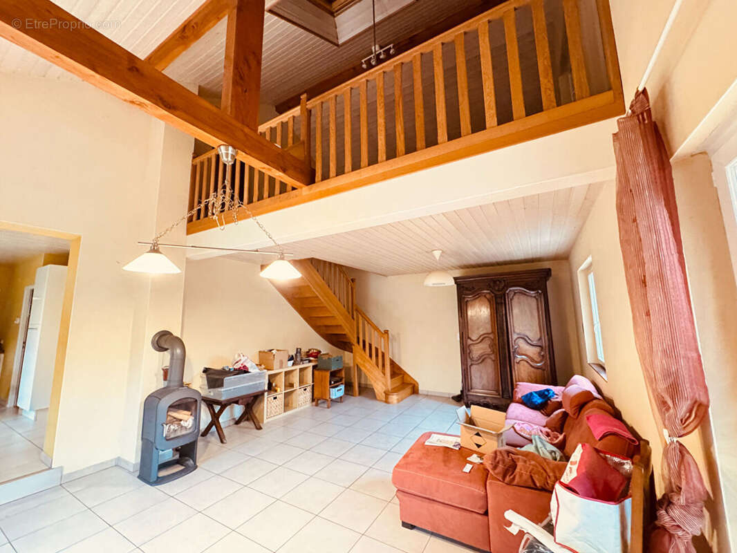 Maison à REGNY