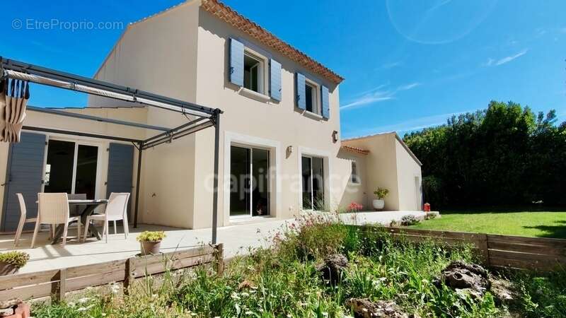 Maison à FONTVIEILLE