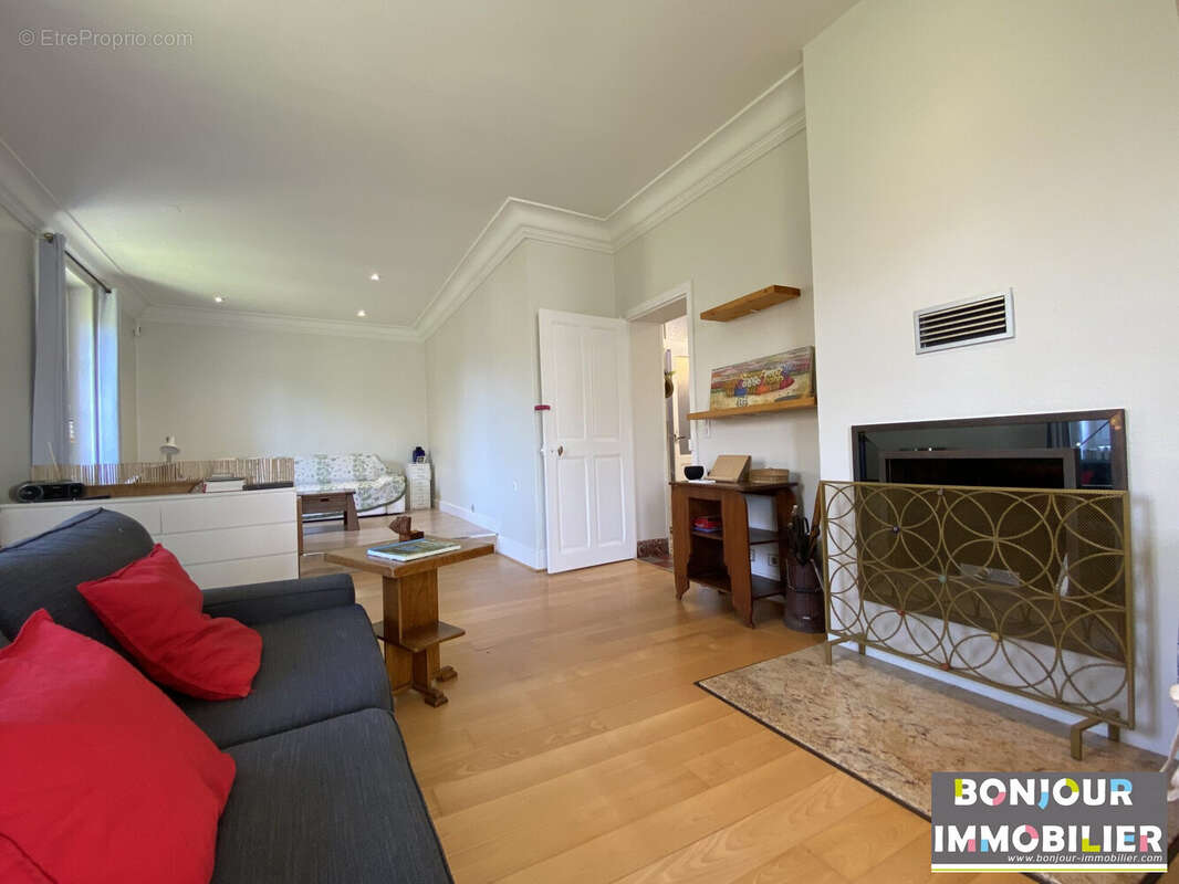 Maison à ENTRE-DEUX-GUIERS