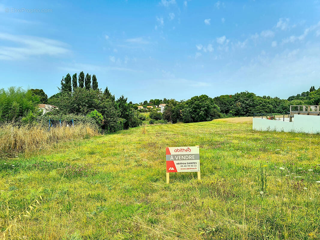 Terrain à BUSSAC-SUR-CHARENTE