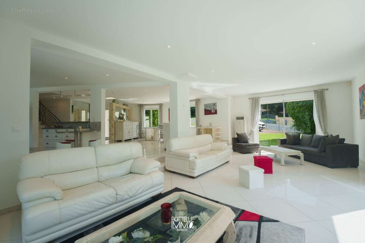 Maison 260 m² à Saint-Pierre-Les-Nemours  - photo 4